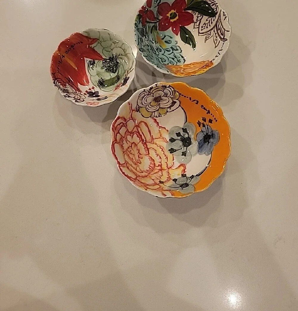 Anthropologie Floral Scalloped Nesting Bowls - Red, Green, Yellow.